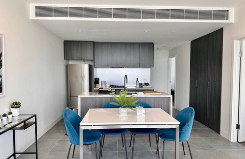 Lidcombe Apartment | Luxurious City View at Sydney Olympic Park