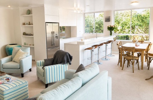 Double Bay Apartment | Luxurious Harbour View apartment on Darling Point Rd