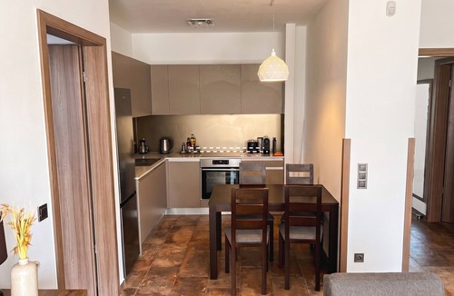 Erzsebetvaros Condo | Luxury 2-bedroom 2-bathroom condo 70 sqm with parking
