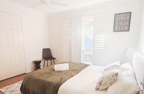 Eight Mile Plains House | Luxury 3 BR House Near EMP