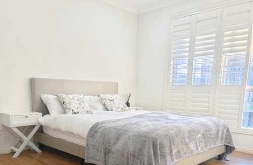 Eight Mile Plains House | Luxury 3 BR House Near EMP
