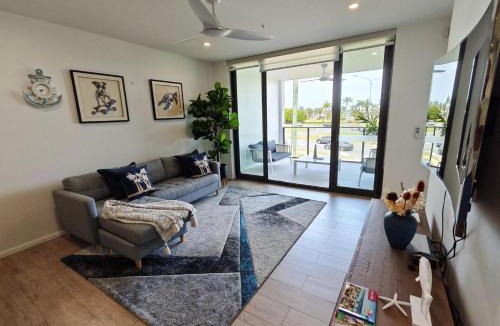 Gold Coast Apartment | Luxury 3BR, 2BA Unit with Pool & BBQ in Gold Coast