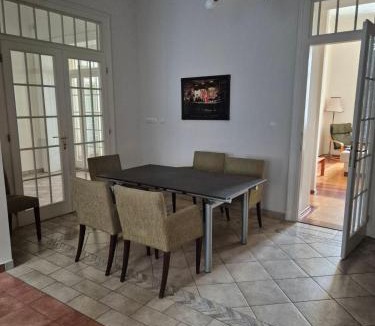 Vizivaros Apartment | Luxury apartment with parliament view