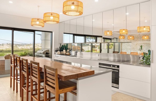 North Curl Curl House | Luxury Beach Home Pool Ocean Views Walk to Beach
