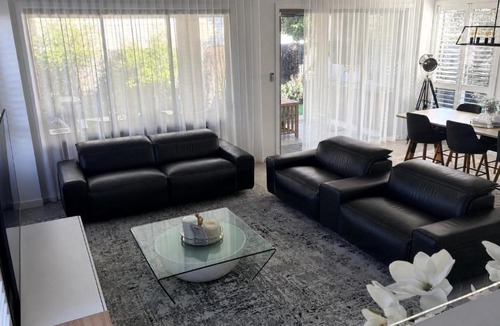 Cobbitty House | Luxury Family Retreat with Games Room and Outdoor Cinema