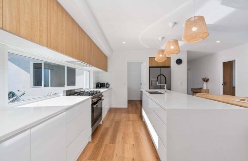 Banksia Beach Apartment | Luxury Kangaroo View