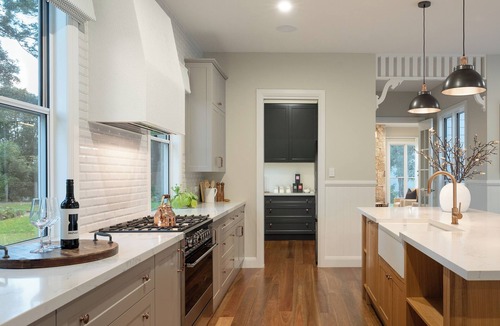 Maleny House | Luxury Living In The Hinterland with a pool - 2 mins From Town.