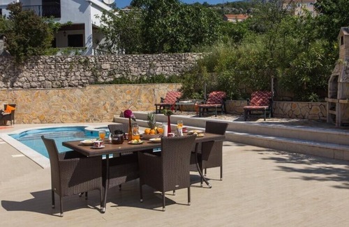 Brasina Apartment | Luxury Mlini Apartment | Villa Avoca | 4 Bedrooms | 2 Balconies and Swimming Pool | Sea Views