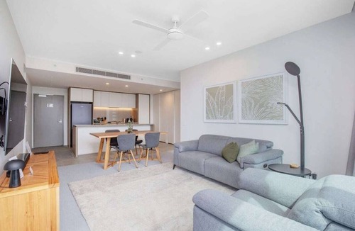 Broadbeach Apartment | Luxury Signature Stay Ocean Views 2BR Lvl 9