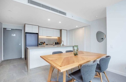 Broadbeach Apartment | Luxury Signature Stay Ocean Views 2BR Lvl 9