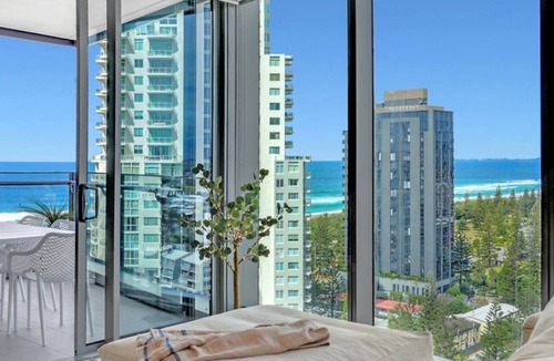 Broadbeach Apartment | Luxury Signature Stay Ocean Views 2BR Level 16