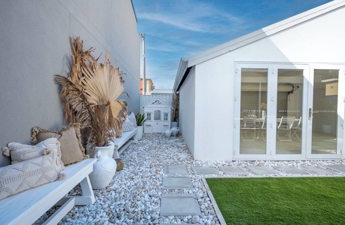Mascot House | Luxury Urban Oasis - luxury and convenience close to airport and city