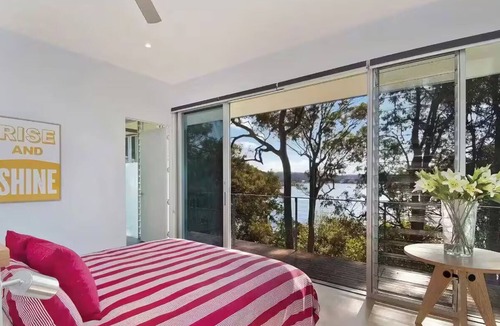 Killcare House | Luxury Villas The Canopy at Pretty Beach (Walk to the beach)