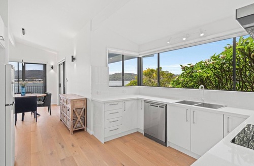 Wagstaffe House | Luxury Villas Wagstaffe Waterfront Retreat - NEW listing, summer special
