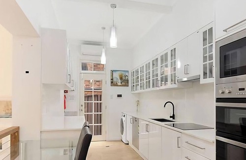 Toukley House | Luxury Waterfront Getaway - Close to restaurants, beaches and plenty more!
