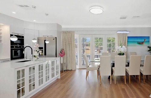 Toukley House | Luxury Waterfront Getaway - Close to restaurants, beaches and plenty more!