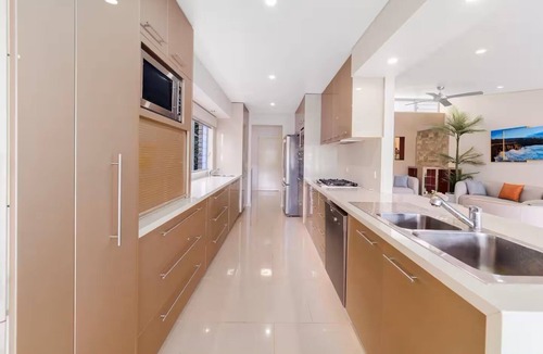 Oatley House | Luxury Waterfront Retreat | 4BR with Double Jetty & Entertainment