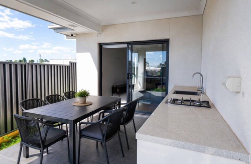 Claymore House | Macarthur Stay - Spacious 4BR Home with Outdoor Area