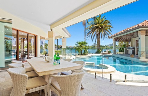 Surfers Paradise House | Main River Grandeur Mansion, 4 Bed, Pool & Sauna