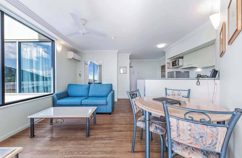 Airlie Beach Apartment | Marina Views at Airlie 10F 1 bedroom