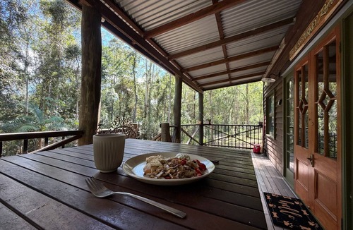 Conondale Cabin | Mary River Hideaway - Bush Turkey Retreat a place to unwind surrounded by nature