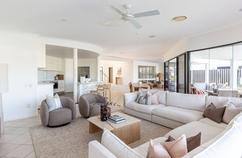 Noosaville House | Masthead Waters - Waterfront Home and Pool