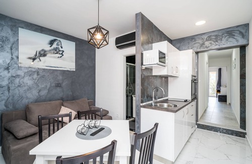 Molunat Apartment | Mata Family Apartments - Deluxe Two Bedroom Apartment with Balcony and Sea View