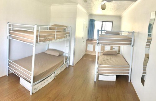 Surfers Paradise Hostel | Maxmee Backpackers Resort