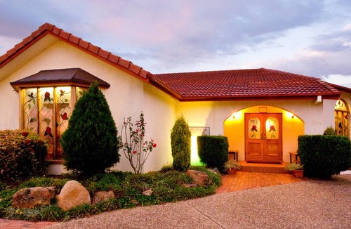 Warwick Hotel | McNevin's Warwick Motel