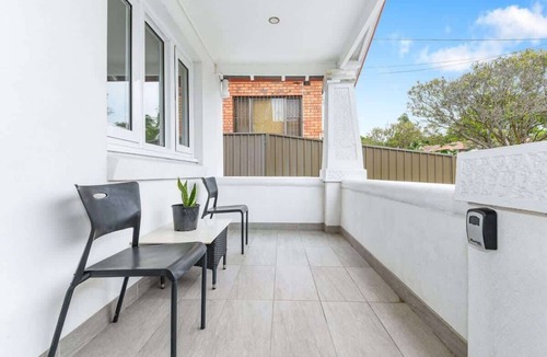 Burwood House | Mins to Mall Convenient 3Beds Classic Charm Home