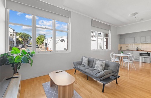 Spring Hill Apartment | Modern 1-Bed Apartment in Spring Hill with Parking