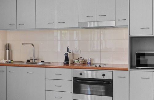 Spring Hill Apartment | Modern 1-Bed Apartment in Spring Hill with Parking