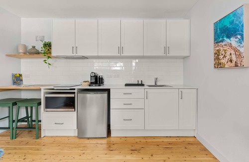 Coogee House | Modern 1-Bed Pad Minutes Away from Coogee Beach
