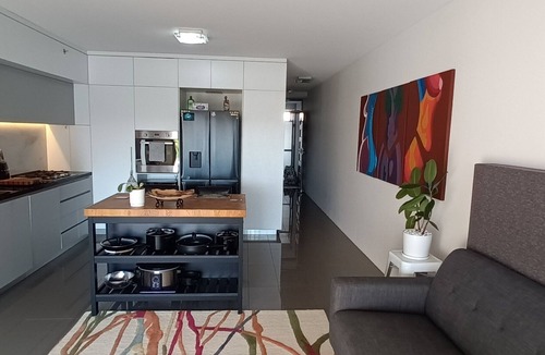 West End Apartment | Modern 1 bedder with river views in West End