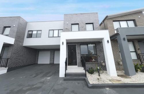 Box Hill House | Modern 4 Bedroom House in Box Hill