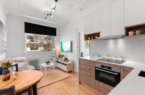 Bondi Beach Apartment | Modern Bondi Pad, Steps to Beach