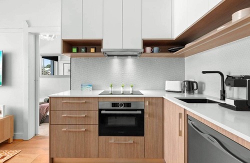 Bondi Beach Apartment | Modern Bondi Pad, Steps to Beach