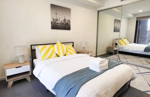 Epping Apartment | Modern Elegance: 2 Bedroom Oasis w/Free Parking