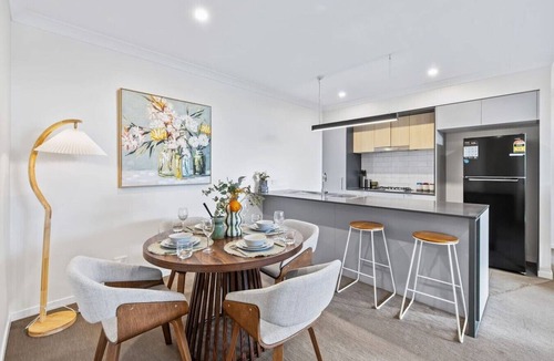 Coopers Plains Apartment | Modern Family Apartment|2 Parking | Near Sunnybank