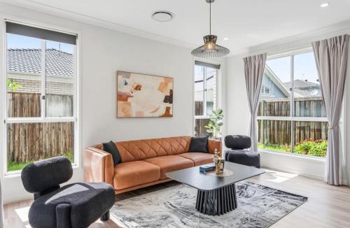 Pallara House | Modern Family Home in Peaceful Pallara 4BR Comfort