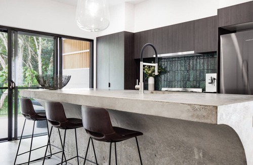 Yaroomba House | Modern pet friendly beach home