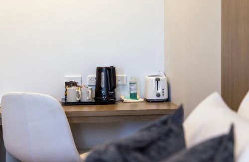 Callala Beach Hotel | Modern Queen Studio - 6 Min Walk to Callala Beach