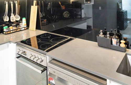 Ryde Condo | Modern & Stylish - Private Condo/Apartment (Self-contained)