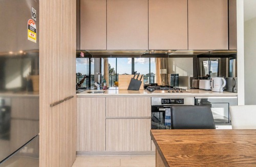 Zetland Apartment | Modern Zetland Stay Above Green Square Station
