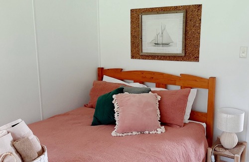 Charlwood House | Moogie House -stunning Mountain and Lake Views