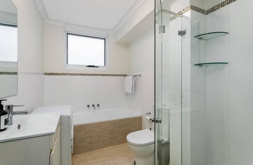 Mosman Apartment | Mosman - PUNCH- Punch Street - Sunny Top-Floor 2BR with Balcony, Leafy Views Garage Near Balmoral Beach