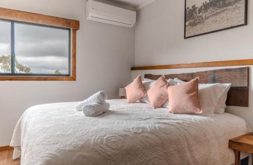 Mount Mee Cabin | Mount Mee Country Lodge