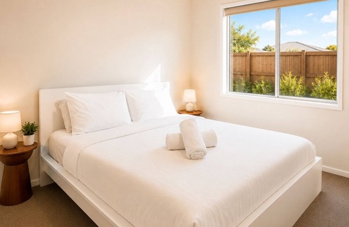 Morayfield Hotel | Mountain Breeze Retreat - Brand New 4BR Home