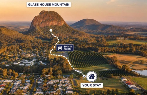 Morayfield House | Mountain Breeze Retreat - Brand New 4BR Home - Holiday Home