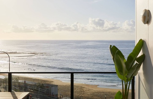 Newcastle Apartment | Nalu - holiday apartment overlooking Newcastle Beach